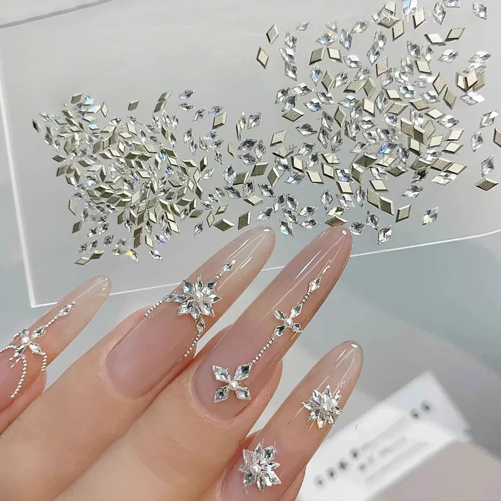 100/200pcs Mini Nail Art Accessories 5A Sparkling Rhombus Zircon Nail Art Rhinestone Charms 1.5*3mm Snowflake Pattern Nail Decor