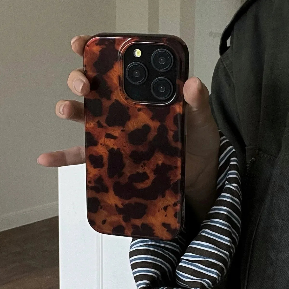 Retro Amber Texture Laser Phone Case For iPhone Stylish Leopard Print Soft Cover