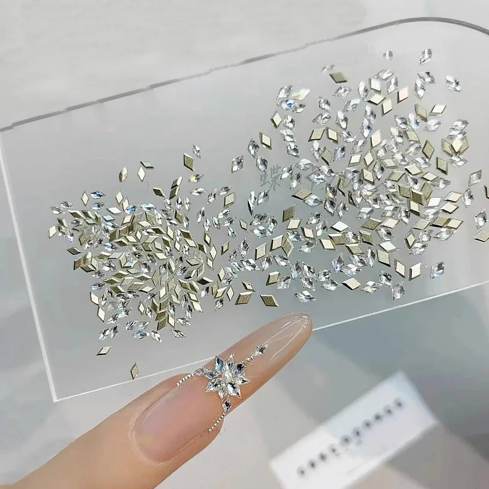 100/200pcs Mini Nail Art Accessories 5A Sparkling Rhombus Zircon Nail Art Rhinestone Charms 1.5*3mm Snowflake Pattern Nail Decor