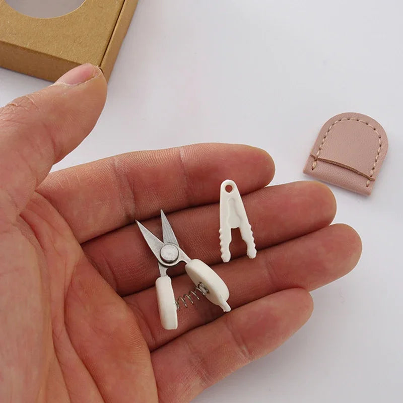 Metal Portable Sewing Small Scissor With Protective Cover Straight Tip Scissors